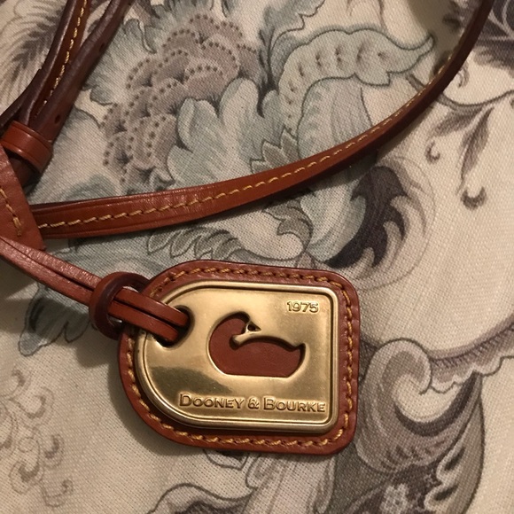 Dooney & Bourke small purse - Picture 5 of 6